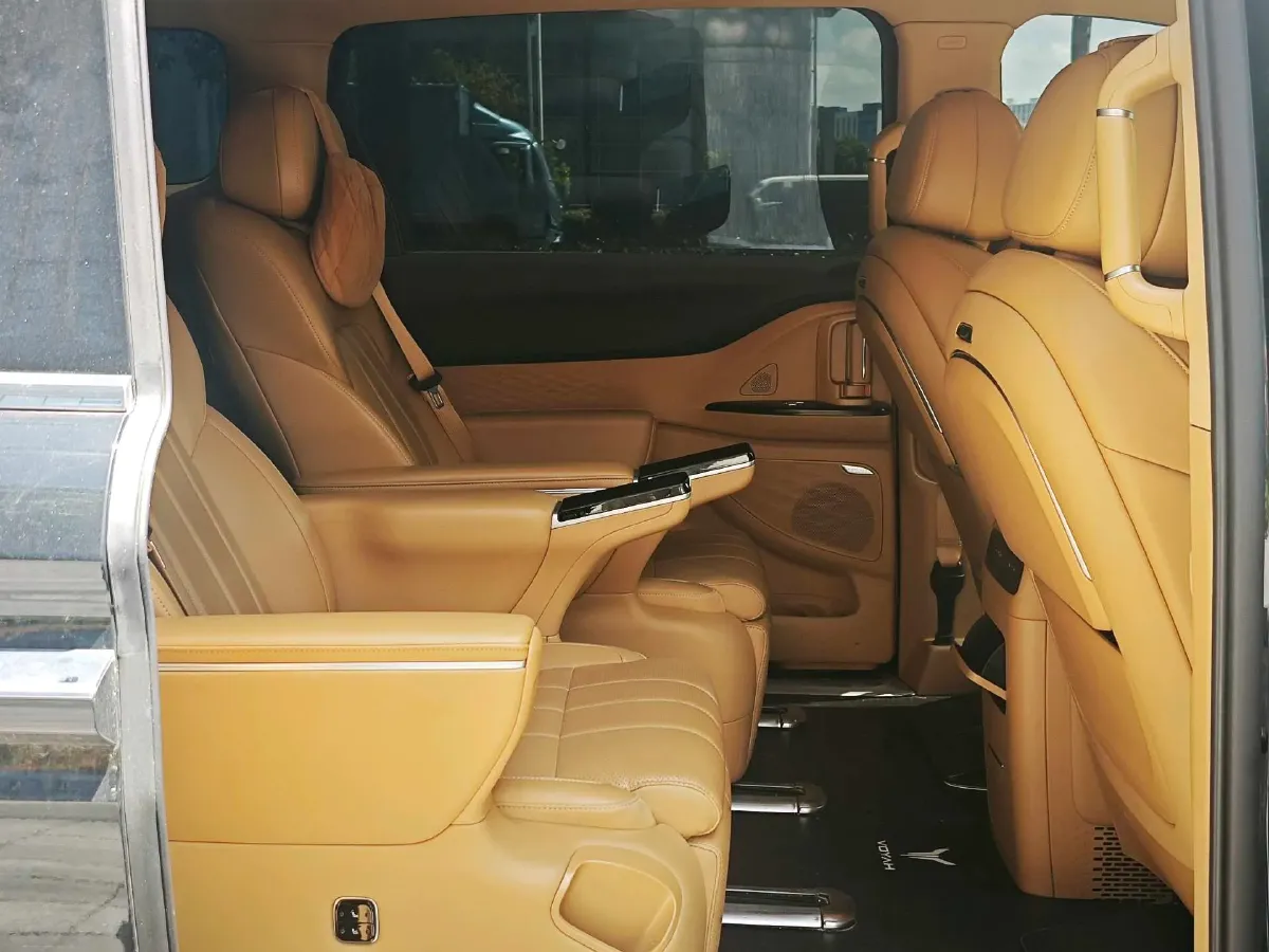 2025 Voyah Dream BEV 108.7KWH,autocango,china used car exporter,china ev exporter,chinese used car exporter,chinese used ev exporter