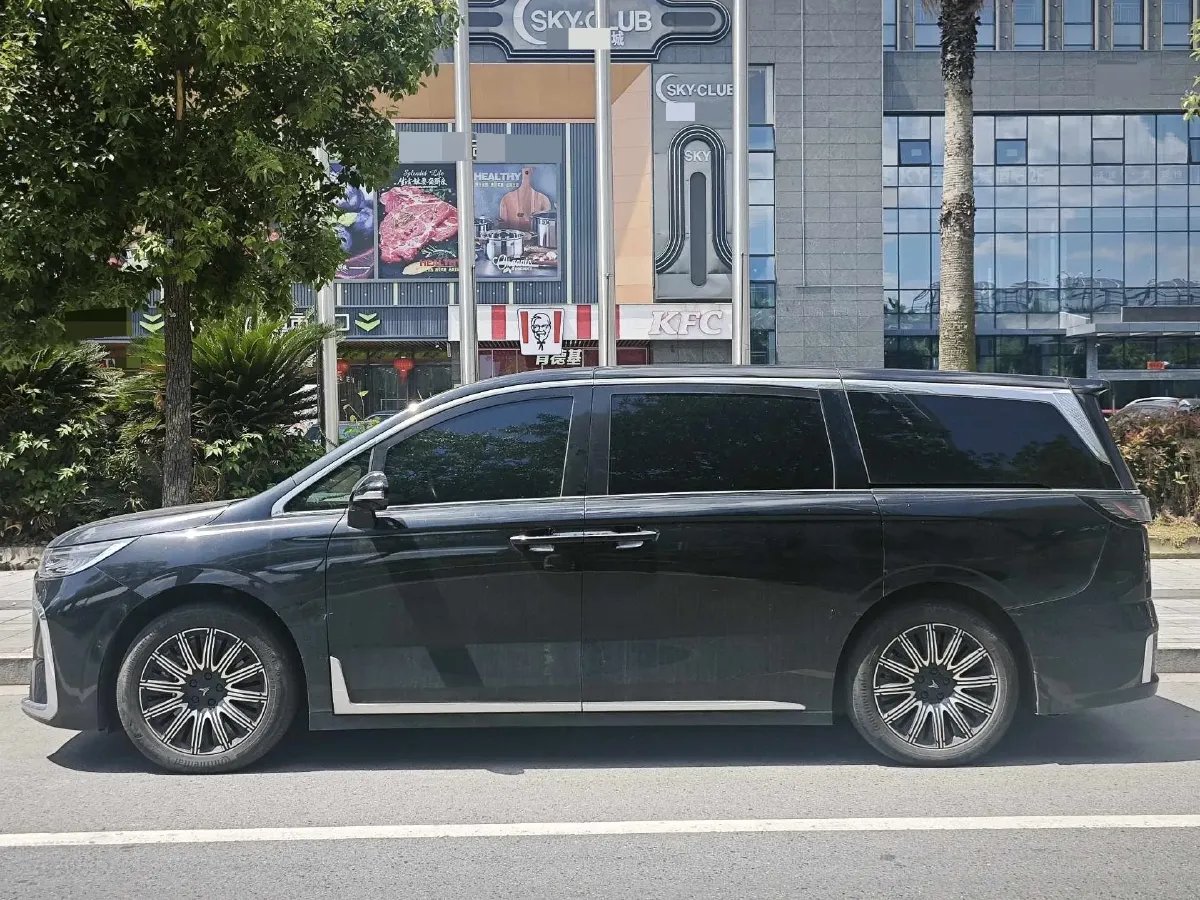 2025 Voyah Dream BEV 108.7KWH,autocango,china used car exporter,china ev exporter,chinese used car exporter,chinese used ev exporter