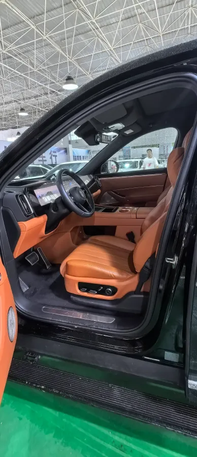 2025 AITO AITO M8 REEV 160HP REEV 53.4KWH,autocango,china used car exporter,china ev exporter,chinese used car exporter,chinese used ev exporter