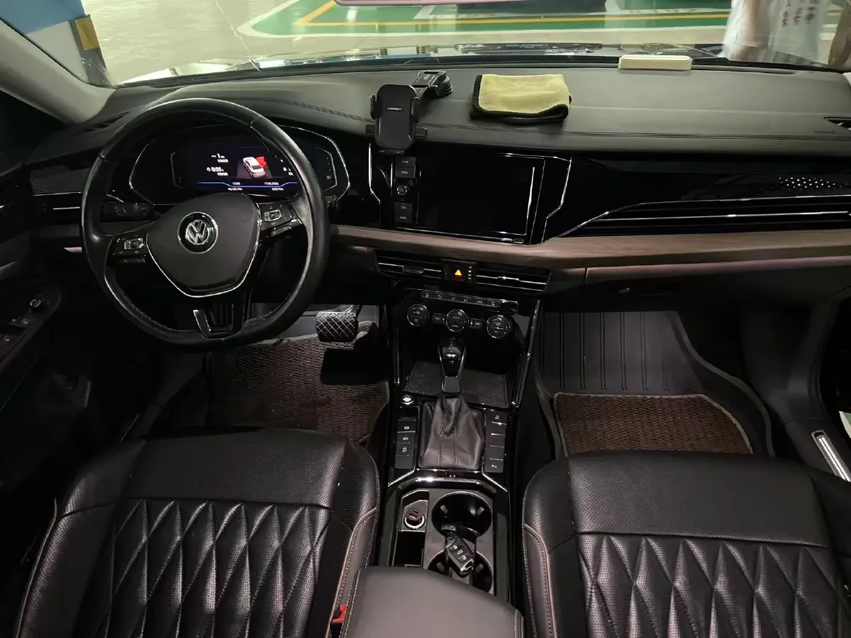 2019 Volvo V40 1.5T 152HP L4 6AT,autocango,china used car exporter,china ev exporter,chinese used car exporter,chinese used ev exporter
