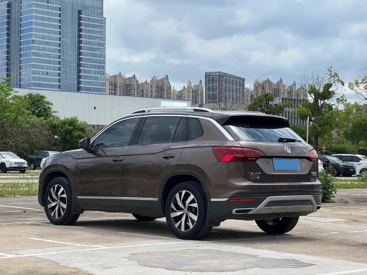 2019 Jeep Cherokee 2.0T 234HP L4 9AT,autocango,china used car exporter,china ev exporter,chinese used car exporter,chinese used ev exporter