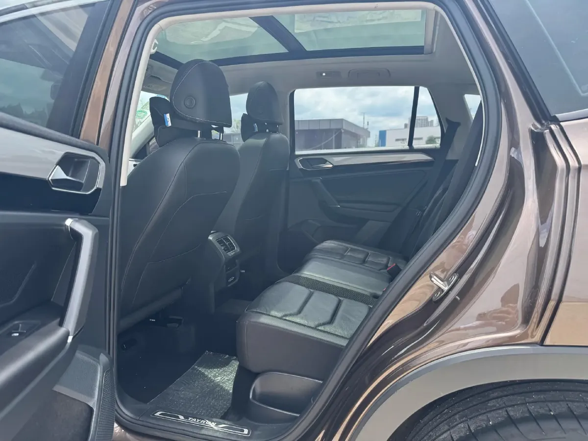 2019 Jeep Cherokee 2.0T 234HP L4 9AT,autocango,china used car exporter,china ev exporter,chinese used car exporter,chinese used ev exporter