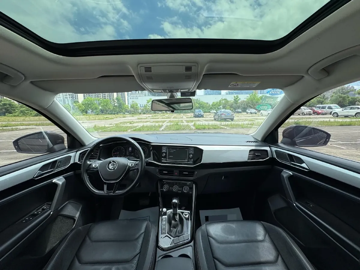 2019 Jeep Cherokee 2.0T 234HP L4 9AT,autocango,china used car exporter,china ev exporter,chinese used car exporter,chinese used ev exporter