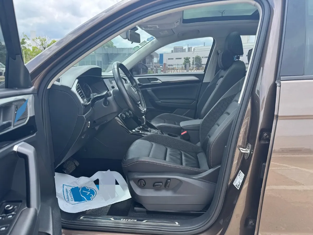 2019 Jeep Cherokee 2.0T 234HP L4 9AT,autocango,china used car exporter,china ev exporter,chinese used car exporter,chinese used ev exporter