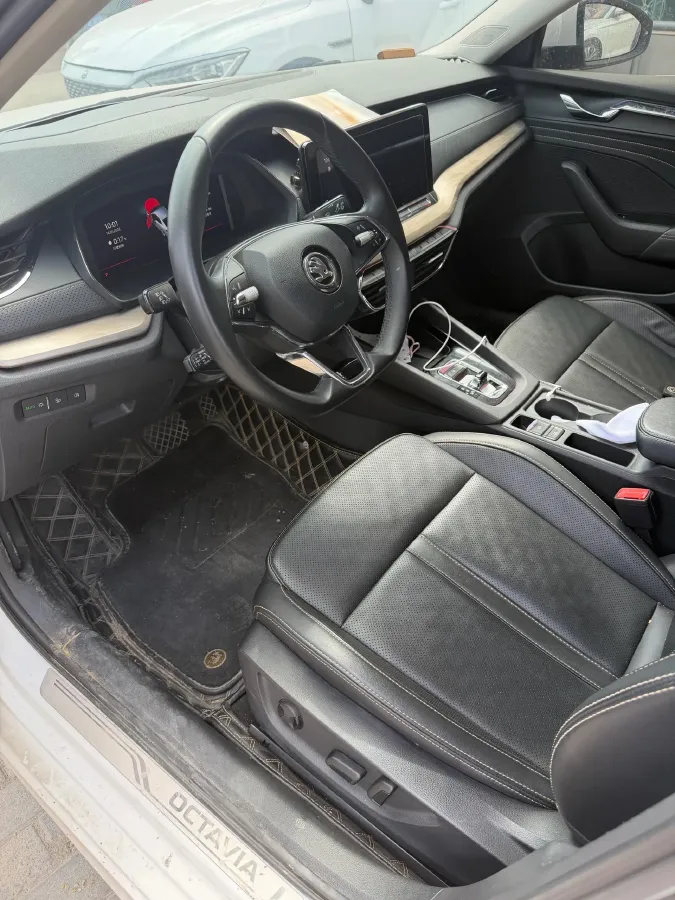 2021 Skoda Octavia 1.4T 150HP L4 7DCT,autocango,china used car exporter,china ev exporter,chinese used car exporter,chinese used ev exporter