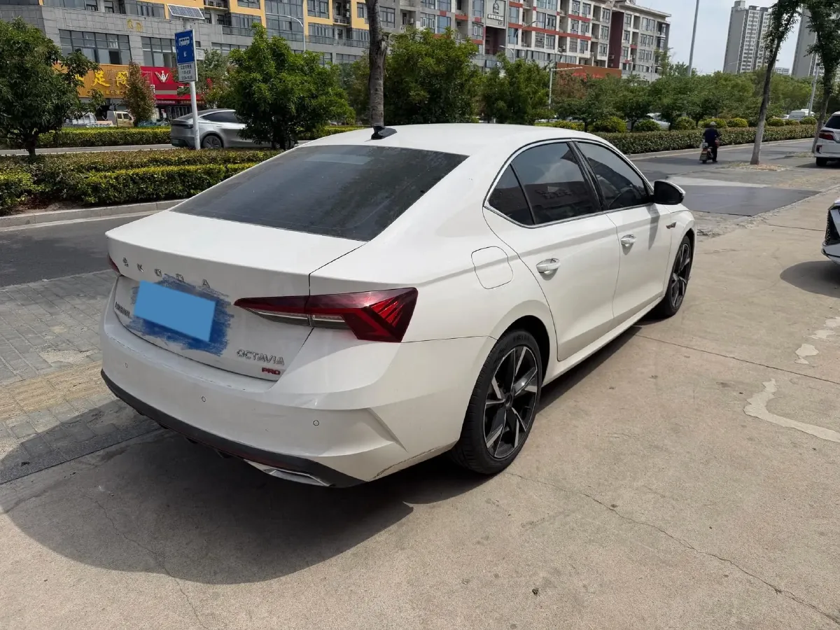 2021 Skoda Octavia 1.4T 150HP L4 7DCT,autocango,china used car exporter,china ev exporter,chinese used car exporter,chinese used ev exporter