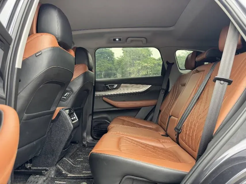 2022 Chery Tiggo 8 Plus 1.6T 197HP L4 7DCT,autocango,china used car exporter,china ev exporter,chinese used car exporter,chinese used ev exporter