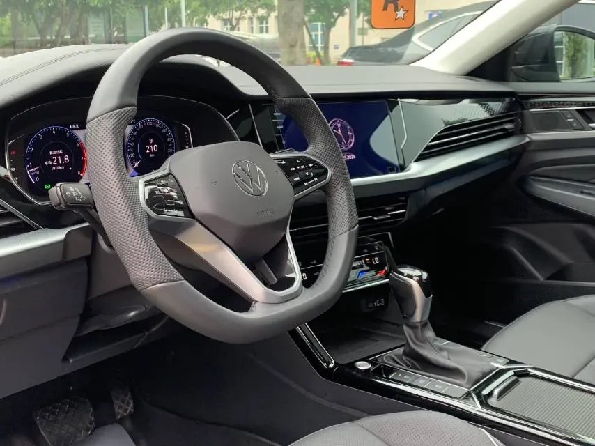 2024 Volkswagen Passat 2.0T 220HP L4 7DCT,autocango,china used car exporter,china ev exporter,chinese used car exporter,chinese used ev exporter