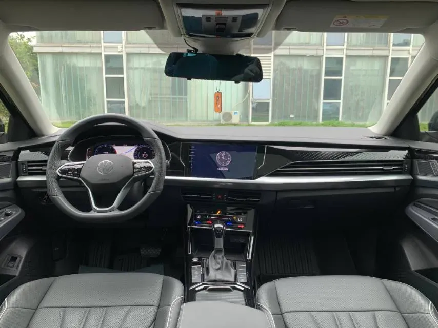 2024 Volkswagen Passat 2.0T 220HP L4 7DCT,autocango,china used car exporter,china ev exporter,chinese used car exporter,chinese used ev exporter