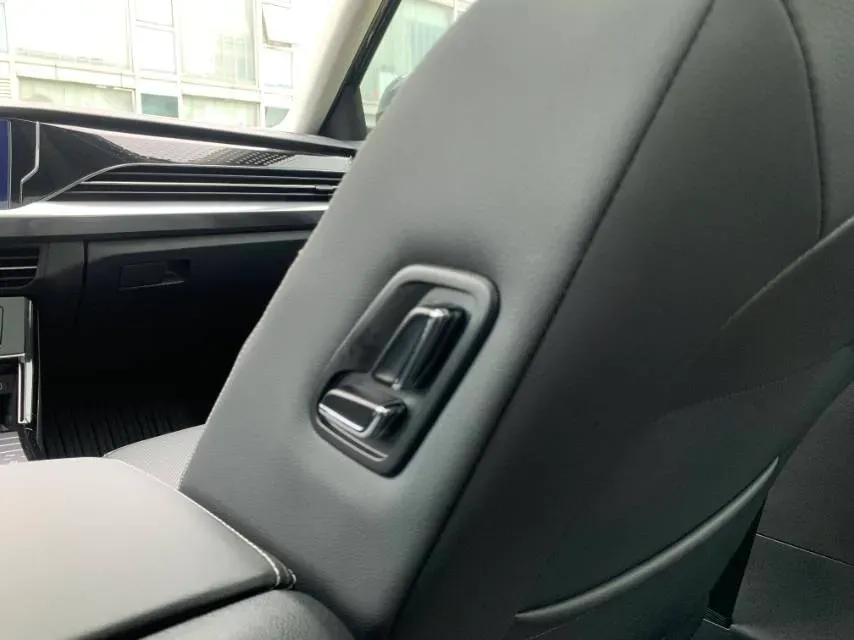 2024 Volkswagen Passat 2.0T 220HP L4 7DCT,autocango,china used car exporter,china ev exporter,chinese used car exporter,chinese used ev exporter