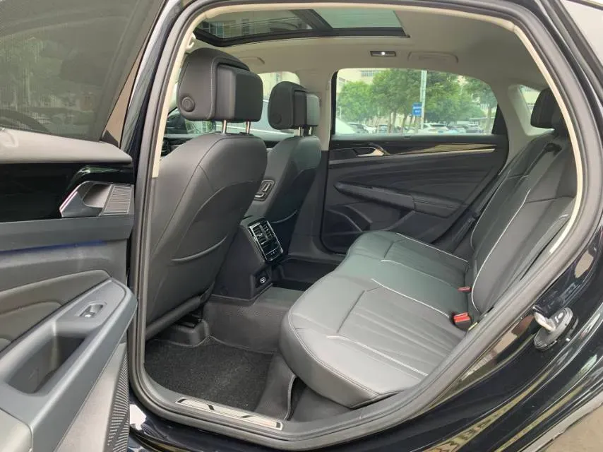 2024 Volkswagen Passat 2.0T 220HP L4 7DCT,autocango,china used car exporter,china ev exporter,chinese used car exporter,chinese used ev exporter