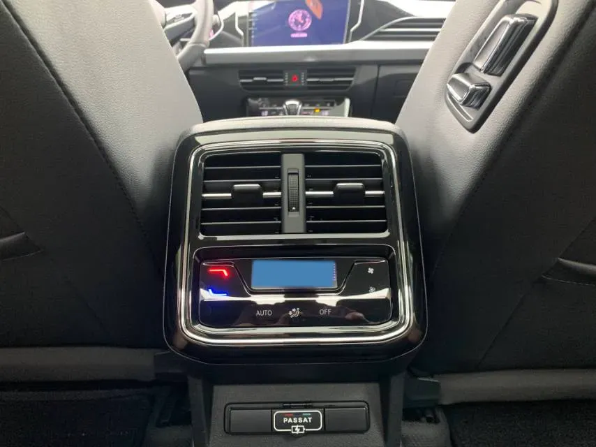 2024 Volkswagen Passat 2.0T 220HP L4 7DCT,autocango,china used car exporter,china ev exporter,chinese used car exporter,chinese used ev exporter