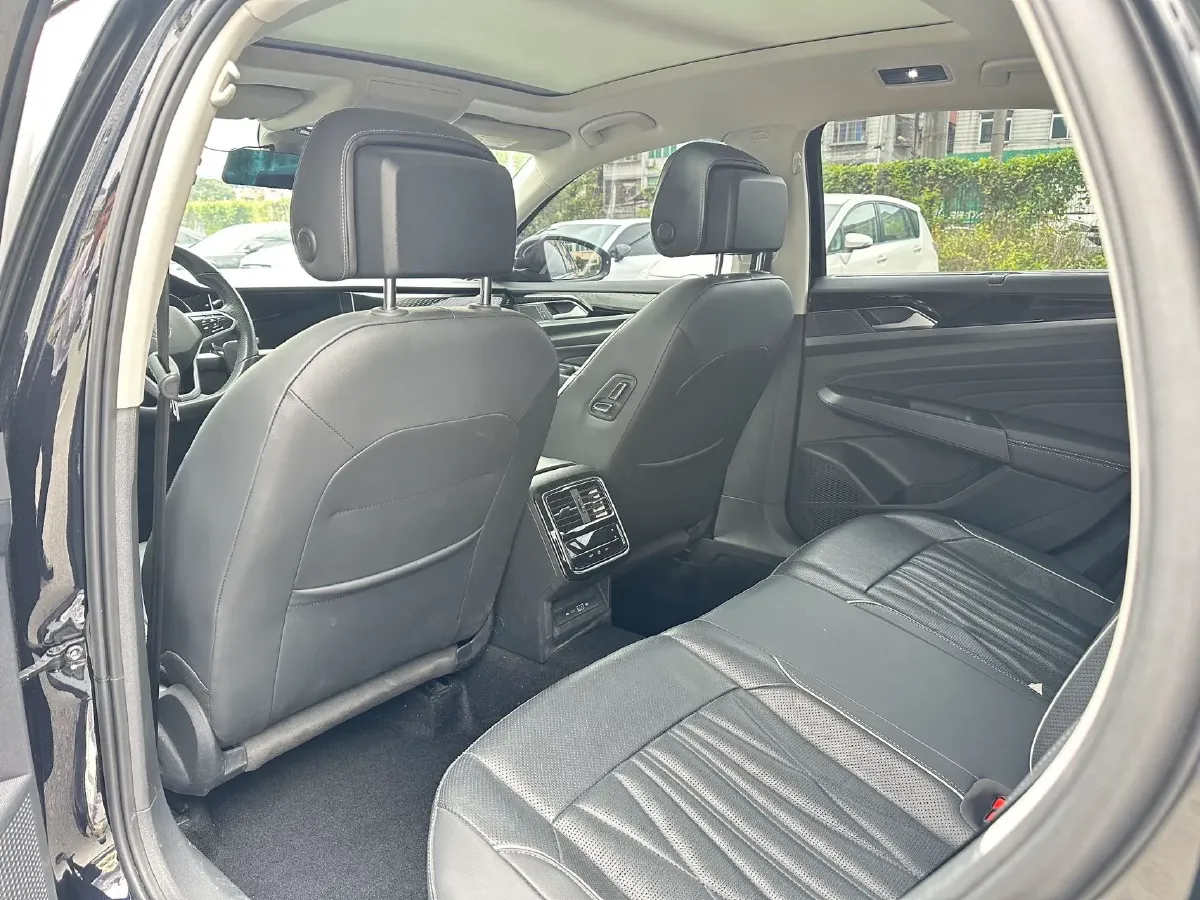 2022 Xpeng P7 BEV 60.2KWH,autocango,china used car exporter,china ev exporter,chinese used car exporter,chinese used ev exporter