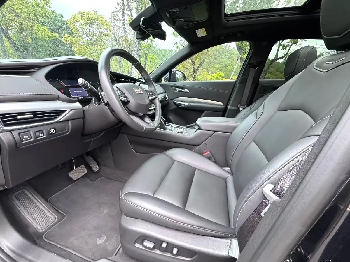 2022 Cadillac XT4 2.0T 237HP L4 9AT,autocango,china used car exporter,china ev exporter,chinese used car exporter,chinese used ev exporter