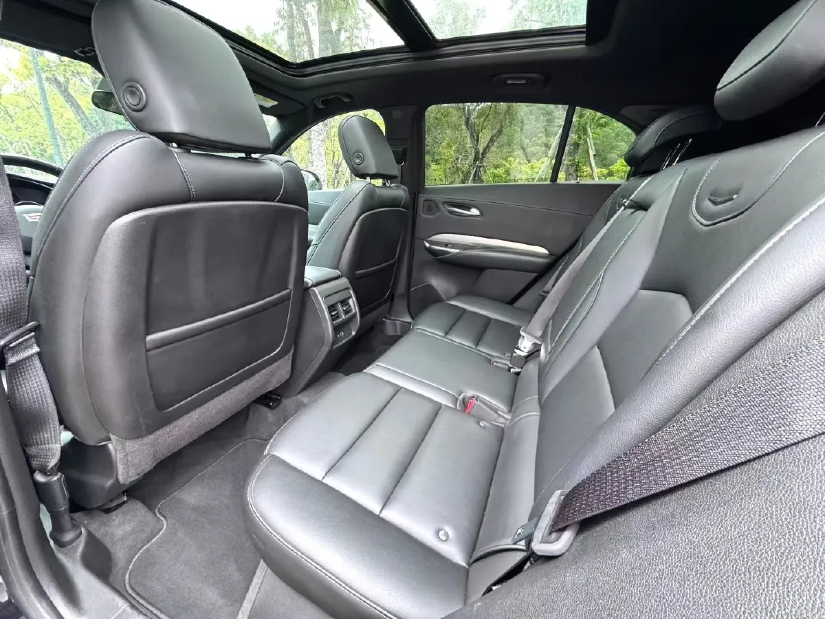 2022 Cadillac XT4 2.0T 237HP L4 9AT,autocango,china used car exporter,china ev exporter,chinese used car exporter,chinese used ev exporter