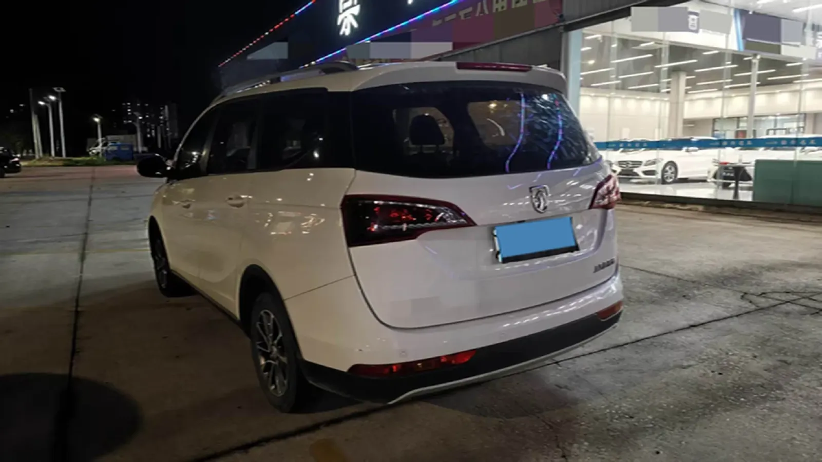 2019 BaoJun 730 1.5L 105HP L4 6MT,autocango,china used car exporter,china ev exporter,chinese used car exporter,chinese used ev exporter