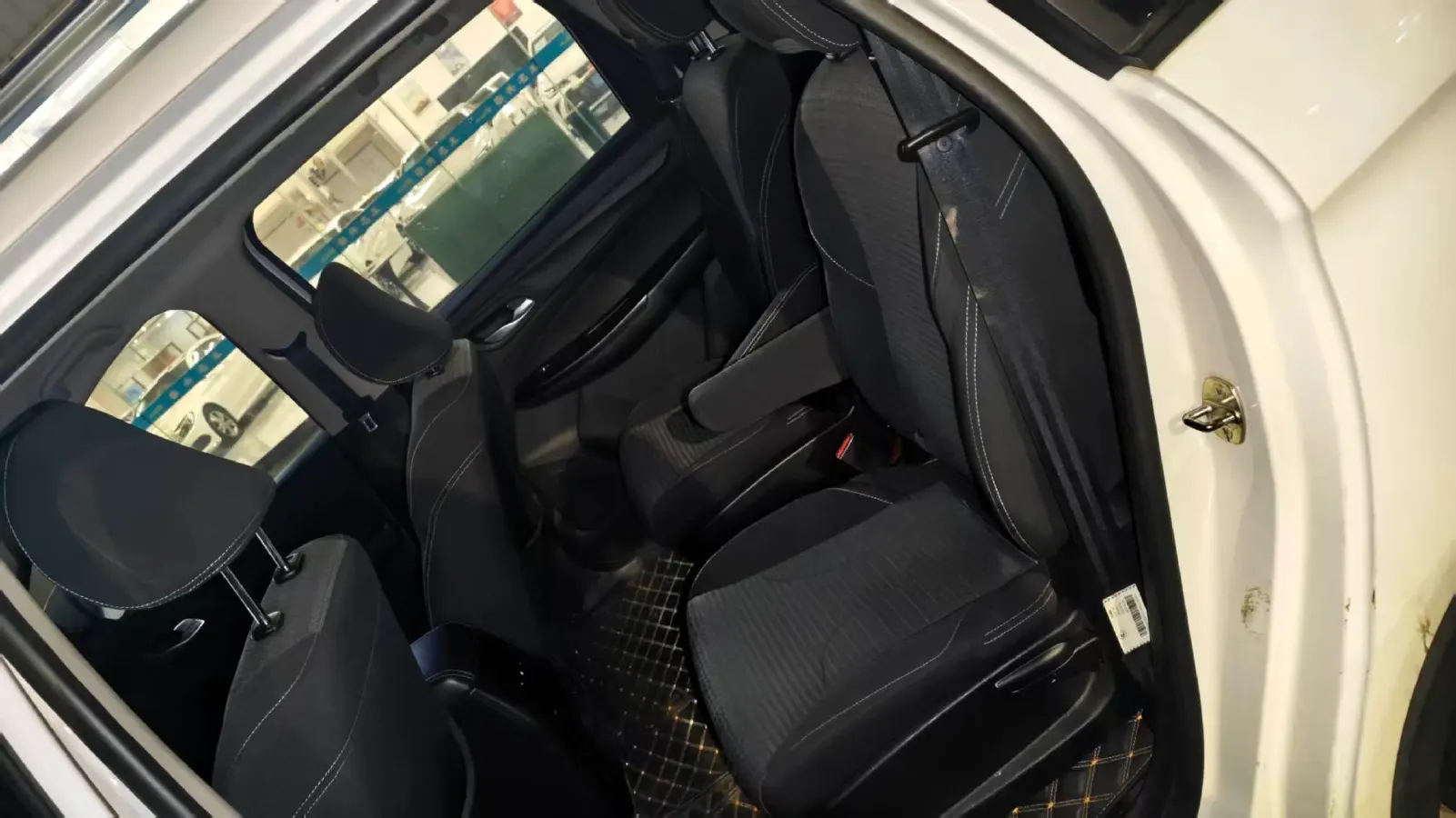 2019 BaoJun 730 1.5L 105HP L4 6MT,autocango,china used car exporter,china ev exporter,chinese used car exporter,chinese used ev exporter
