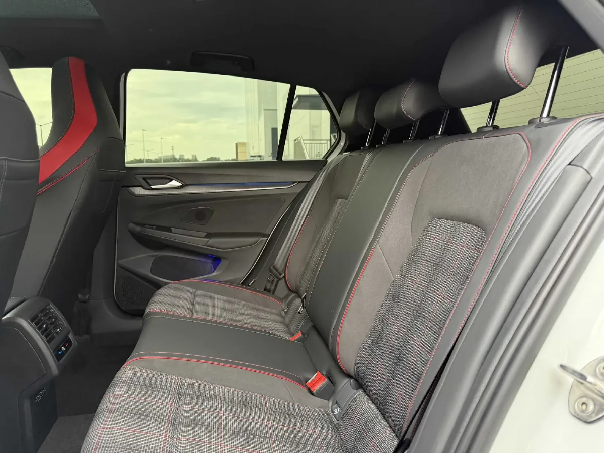 2025 Volkswagen GolfGTI 2.0T 220HP L4 7DCT,autocango,china used car exporter,china ev exporter,chinese used car exporter,chinese used ev exporter