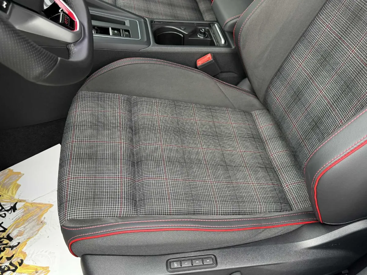 2025 Volkswagen GolfGTI 2.0T 220HP L4 7DCT,autocango,china used car exporter,china ev exporter,chinese used car exporter,chinese used ev exporter