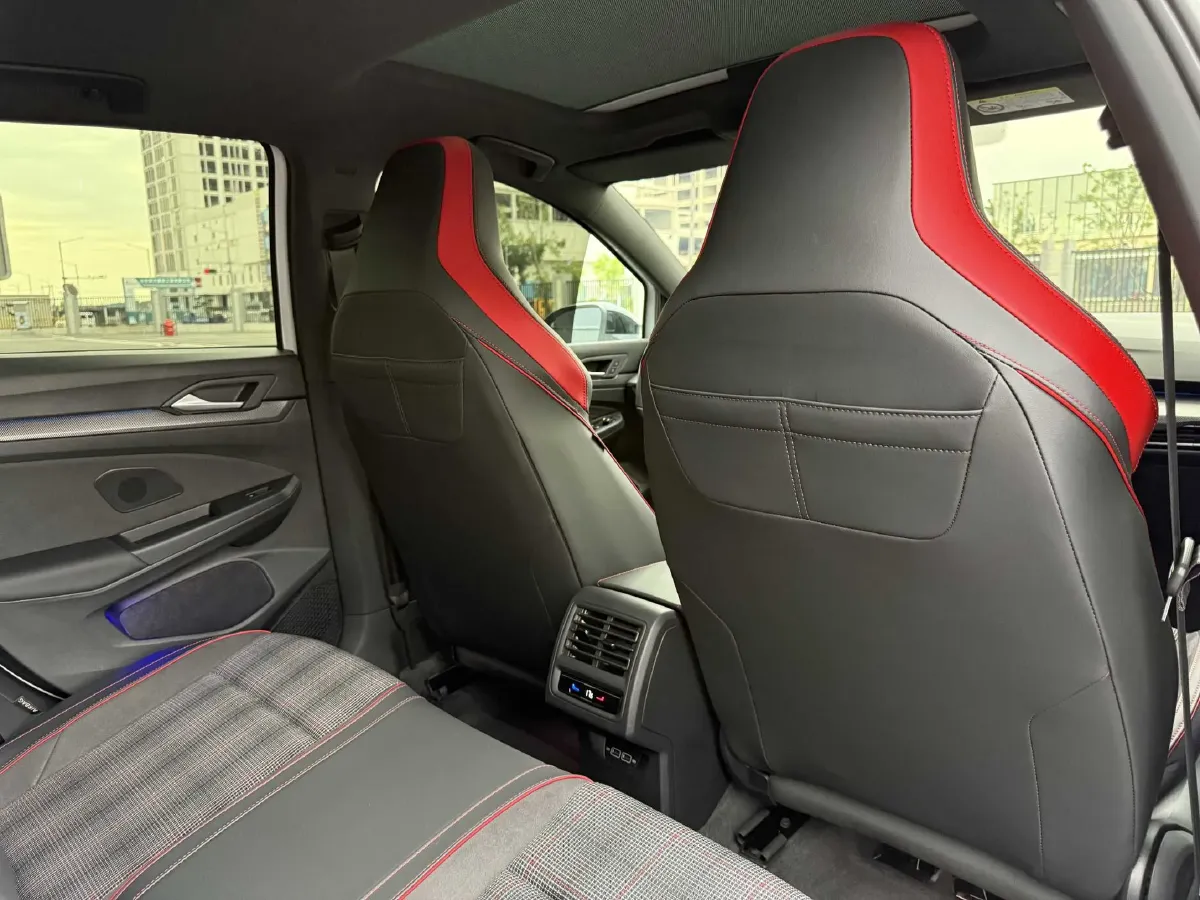 2025 Volkswagen GolfGTI 2.0T 220HP L4 7DCT,autocango,china used car exporter,china ev exporter,chinese used car exporter,chinese used ev exporter