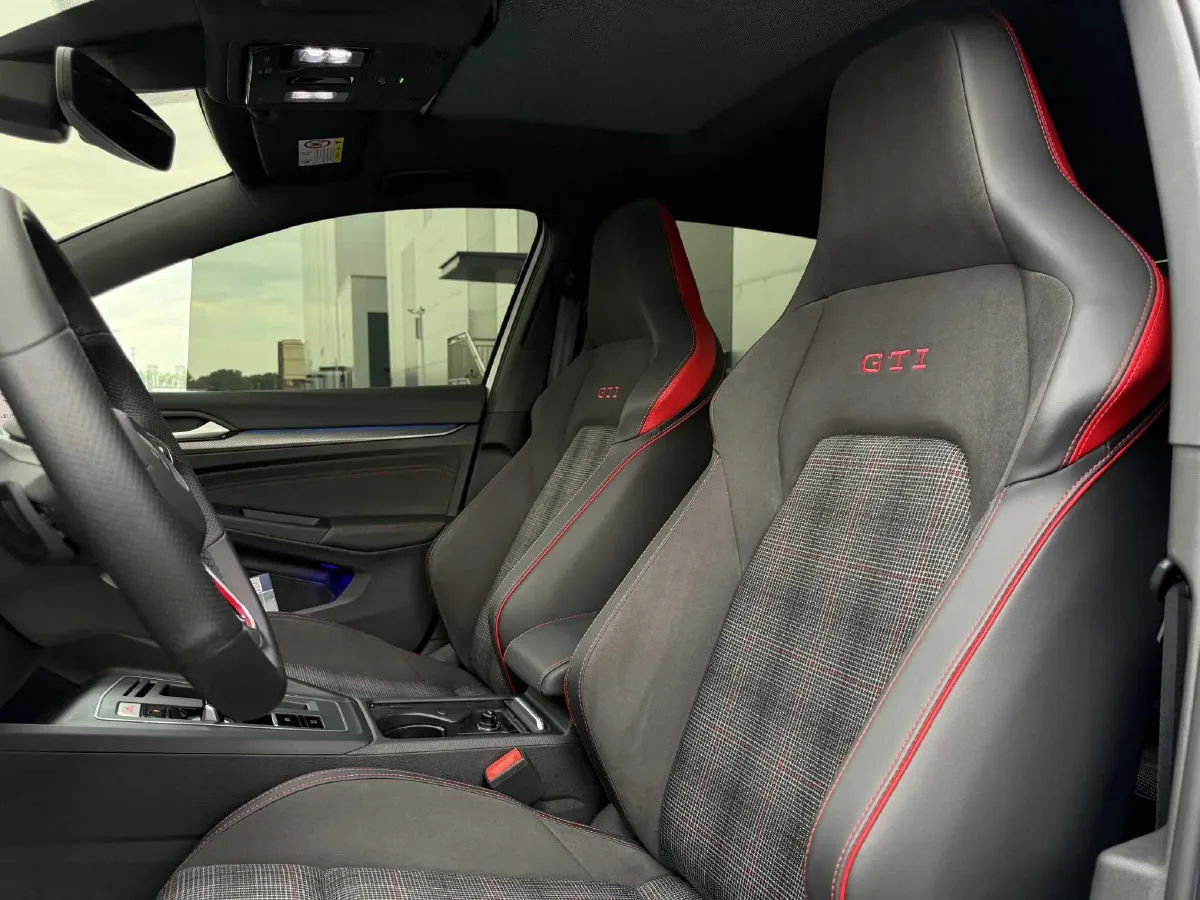 2025 Volkswagen GolfGTI 2.0T 220HP L4 7DCT,autocango,china used car exporter,china ev exporter,chinese used car exporter,chinese used ev exporter