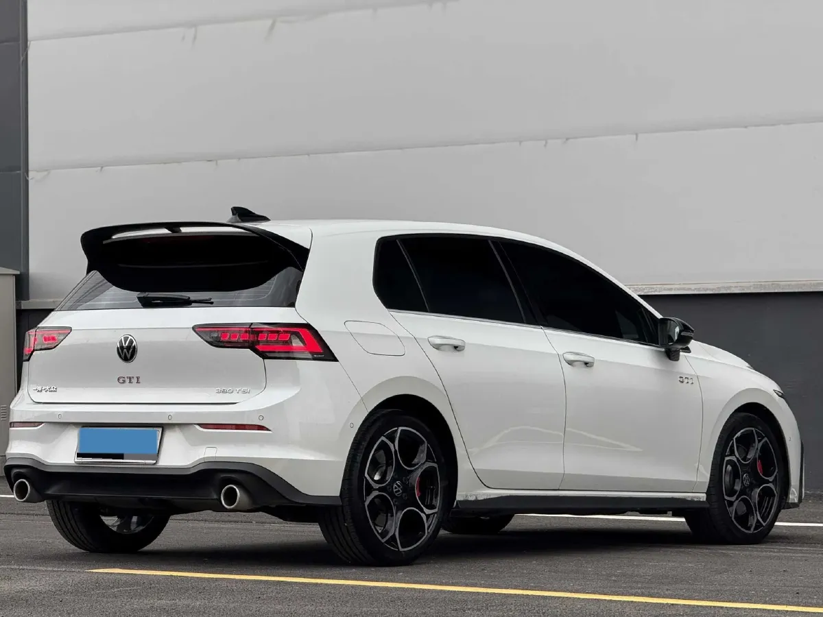 2025 Volkswagen GolfGTI 2.0T 220HP L4 7DCT,autocango,china used car exporter,china ev exporter,chinese used car exporter,chinese used ev exporter
