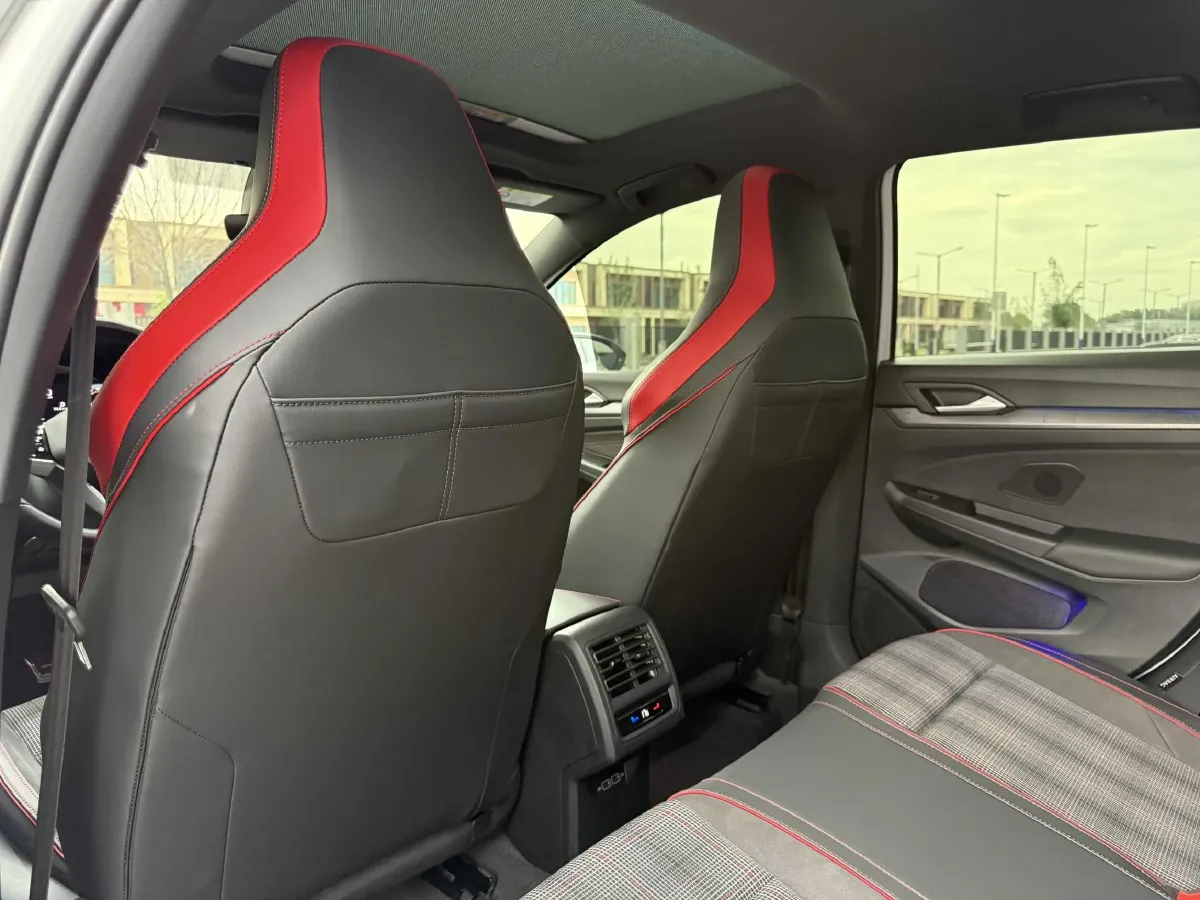 2025 Volkswagen GolfGTI 2.0T 220HP L4 7DCT,autocango,china used car exporter,china ev exporter,chinese used car exporter,chinese used ev exporter
