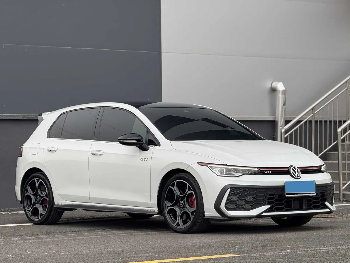 2025 Volkswagen GolfGTI 2.0T 220HP L4 7DCT,autocango,china used car exporter,china ev exporter,chinese used car exporter,chinese used ev exporter