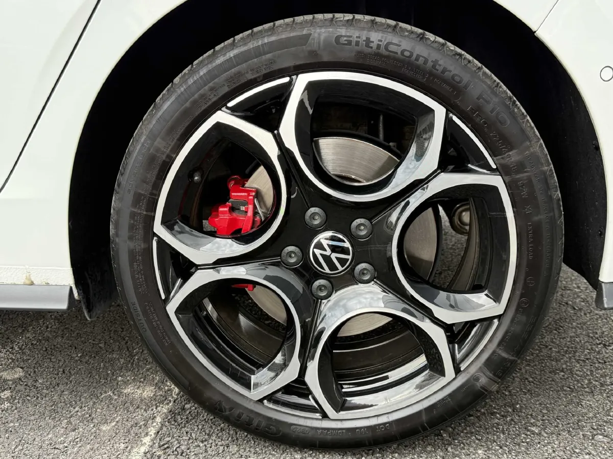 2025 Volkswagen GolfGTI 2.0T 220HP L4 7DCT,autocango,china used car exporter,china ev exporter,chinese used car exporter,chinese used ev exporter