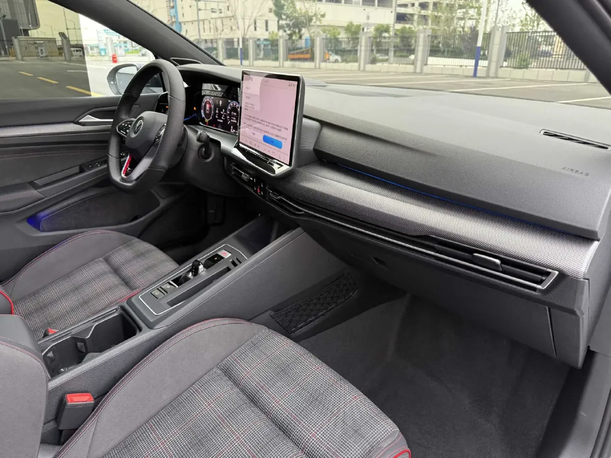 2025 Volkswagen GolfGTI 2.0T 220HP L4 7DCT,autocango,china used car exporter,china ev exporter,chinese used car exporter,chinese used ev exporter