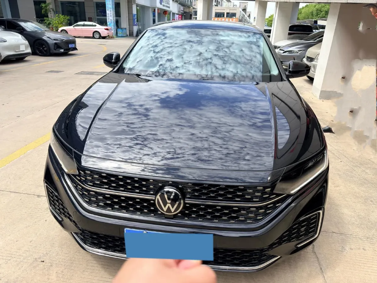 2024 Volkswagen Passat 2.0T 220HP L4 7DCT,autocango,china used car exporter,china ev exporter,chinese used car exporter,chinese used ev exporter