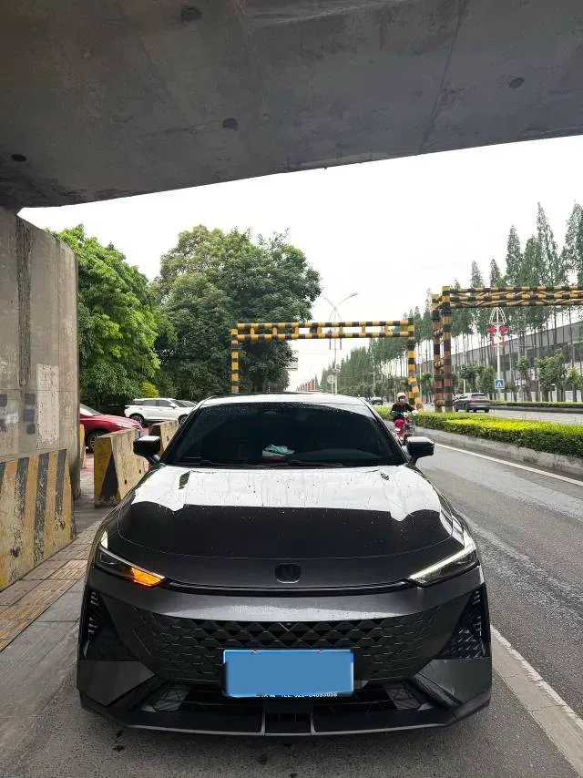 2024 ChangAn UNI-V 1.5T 188HP L4 7DCT,autocango,china used car exporter,china ev exporter,chinese used car exporter,chinese used ev exporter