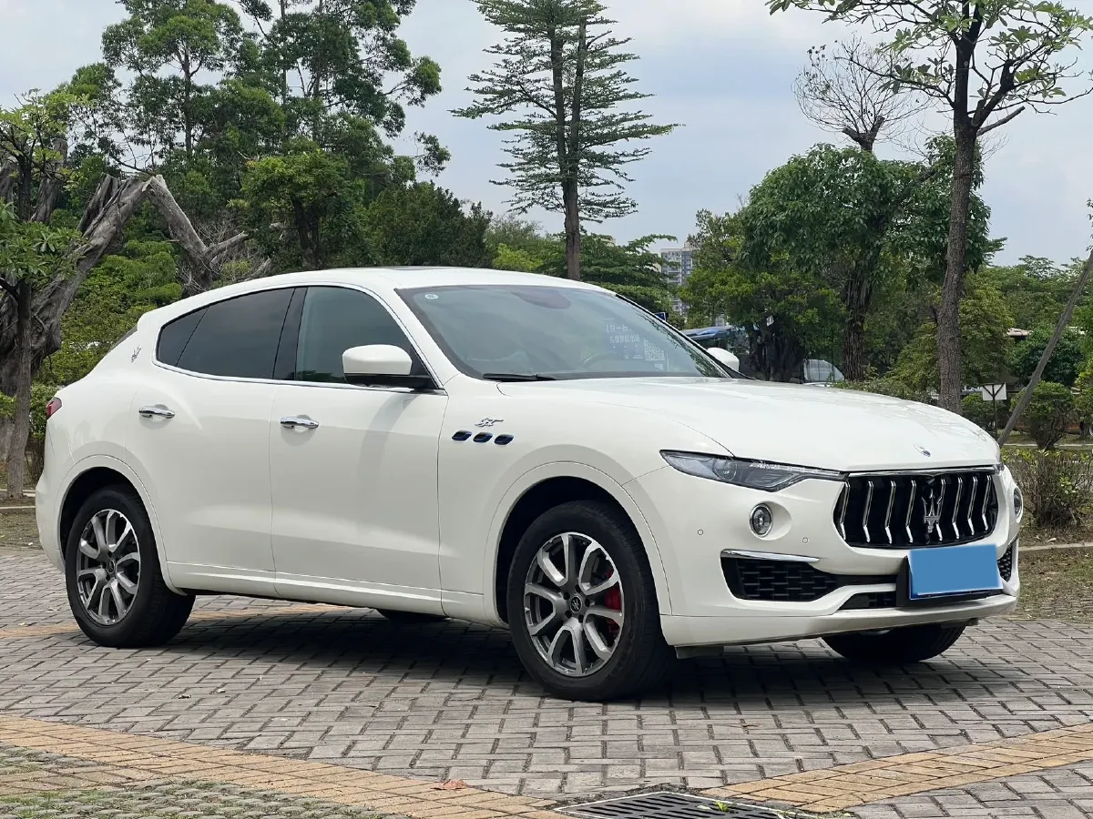 2022 Maserati Levante 2.0T 330HP L4 8AT,autocango,china used car exporter,china ev exporter,chinese used car exporter,chinese used ev exporter