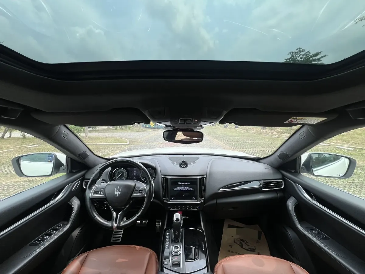 2022 Maserati Levante 2.0T 330HP L4 8AT,autocango,china used car exporter,china ev exporter,chinese used car exporter,chinese used ev exporter
