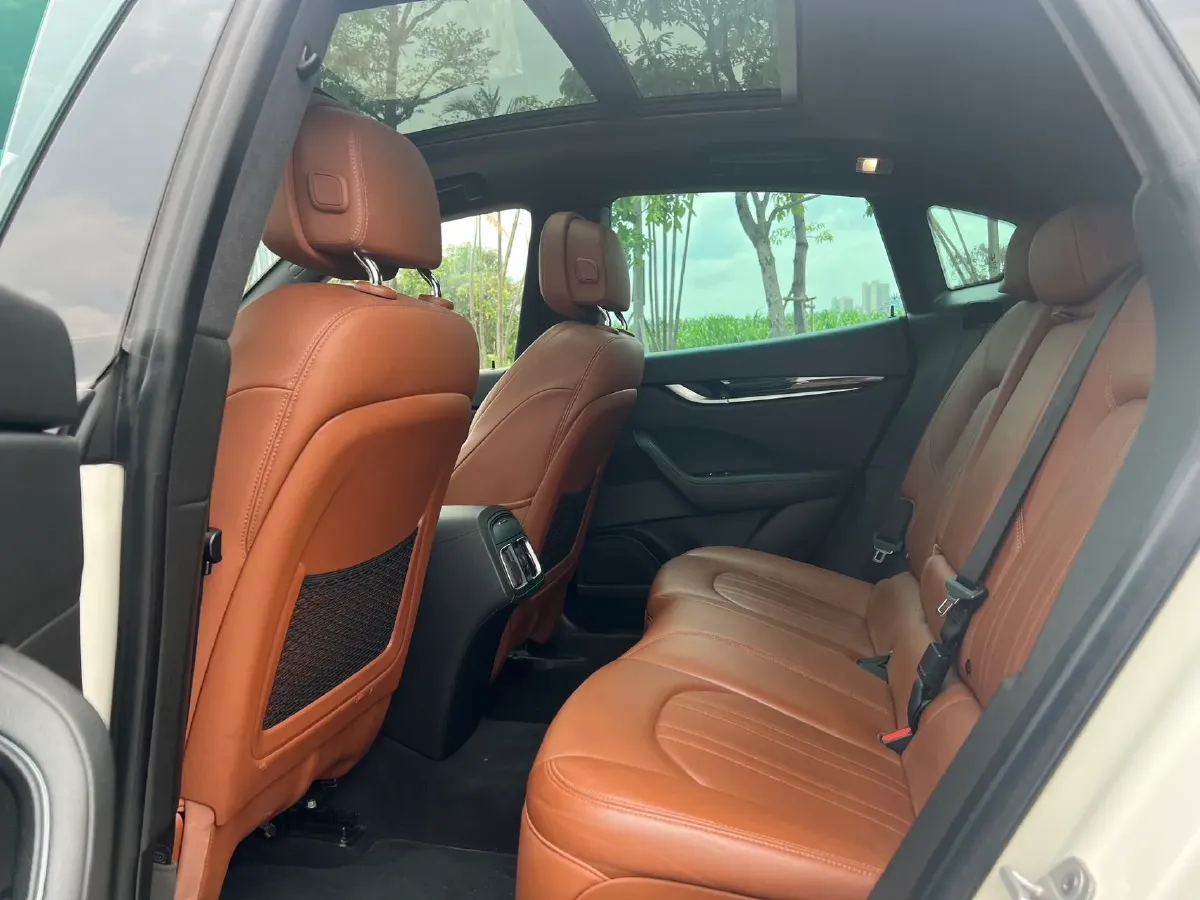 2022 Maserati Levante 2.0T 330HP L4 8AT,autocango,china used car exporter,china ev exporter,chinese used car exporter,chinese used ev exporter