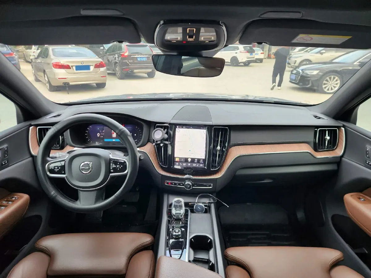2022 Volvo XC60 2.0T 250HP L4 8AT,autocango,china used car exporter,china ev exporter,chinese used car exporter,chinese used ev exporter