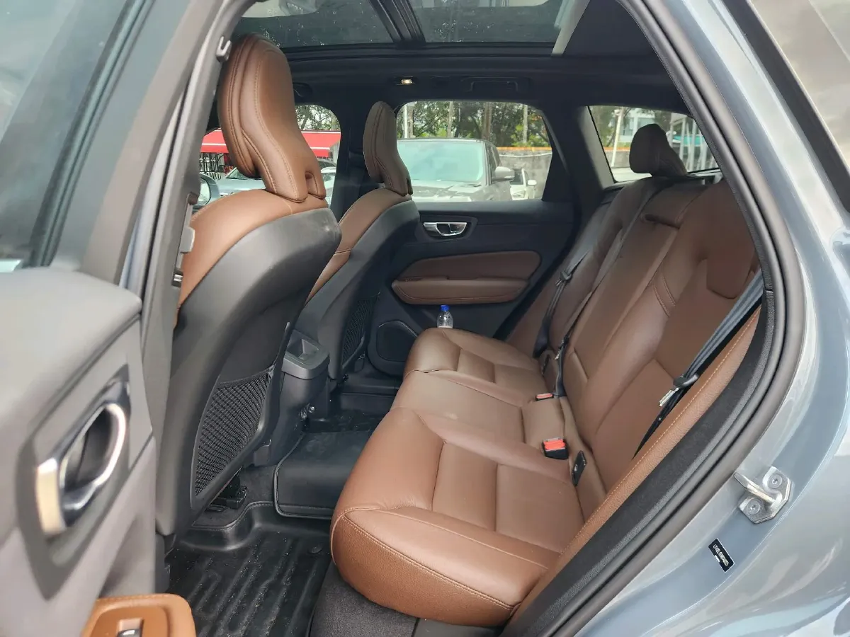 2022 Volvo XC60 2.0T 250HP L4 8AT,autocango,china used car exporter,china ev exporter,chinese used car exporter,chinese used ev exporter