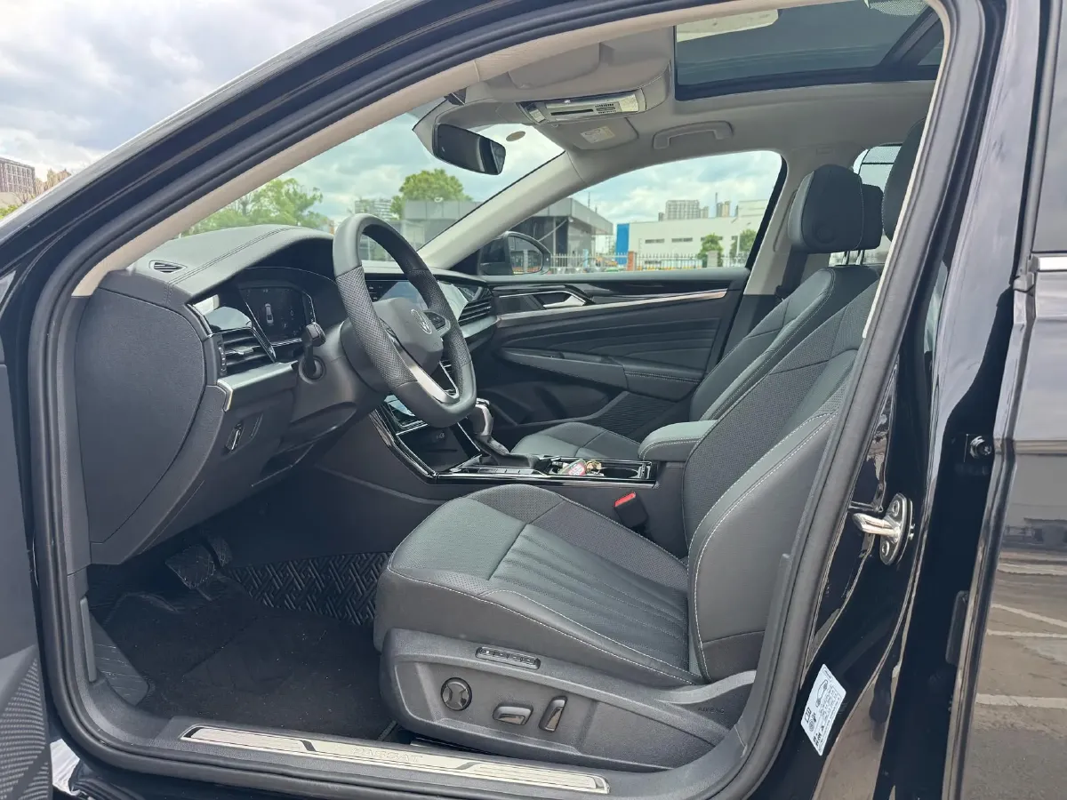 2024 Volkswagen Passat 2.0T 220HP L4 7DCT,autocango,china used car exporter,china ev exporter,chinese used car exporter,chinese used ev exporter