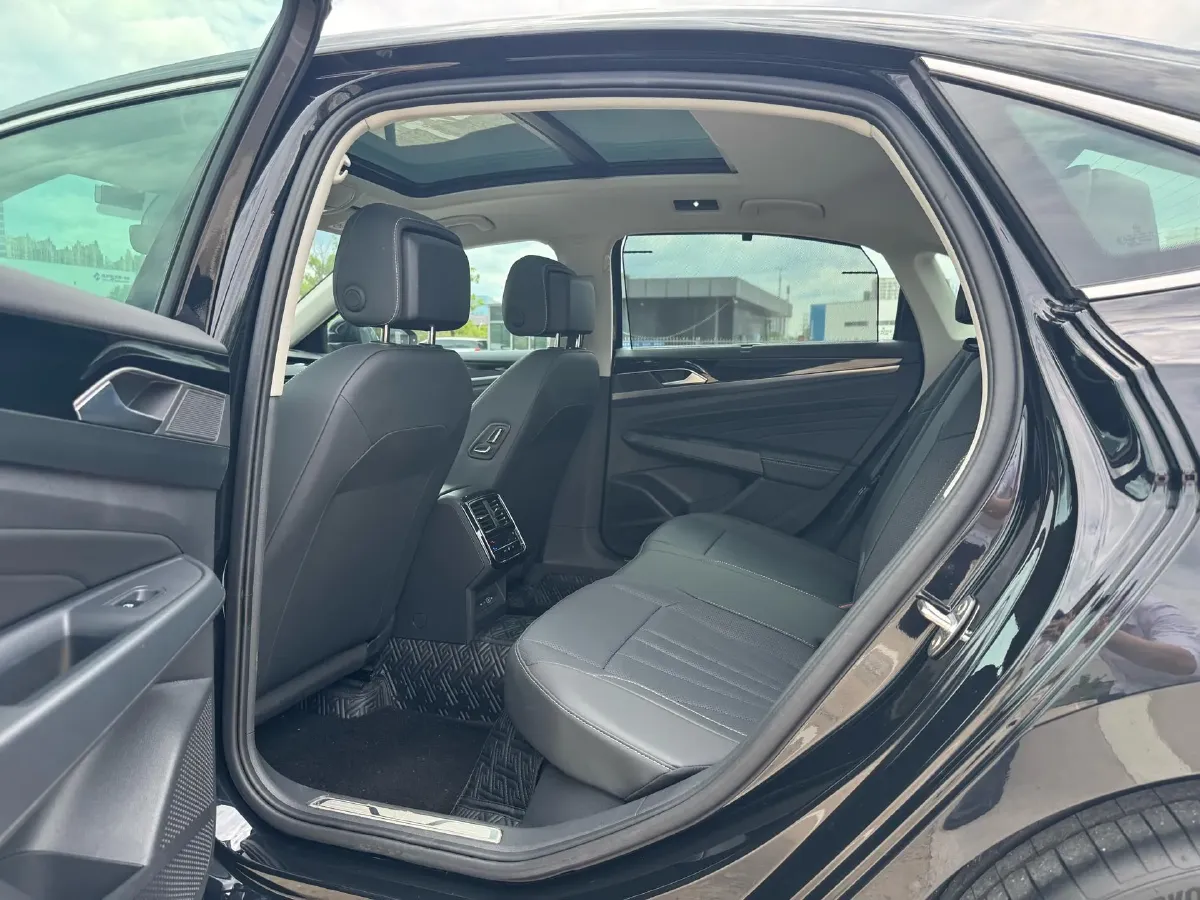 2024 Volkswagen Passat 2.0T 220HP L4 7DCT,autocango,china used car exporter,china ev exporter,chinese used car exporter,chinese used ev exporter