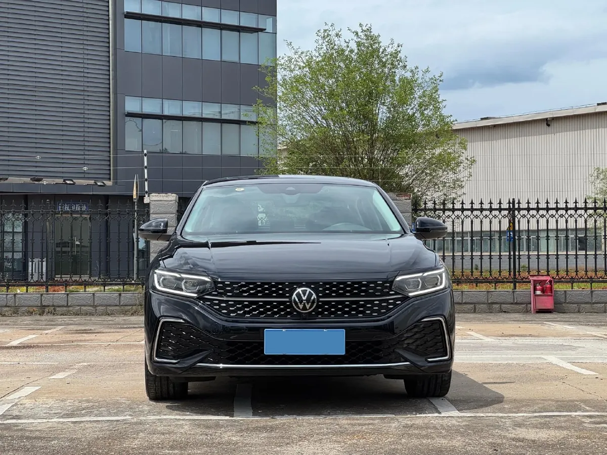 2024 Volkswagen Passat 2.0T 220HP L4 7DCT,autocango,china used car exporter,china ev exporter,chinese used car exporter,chinese used ev exporter