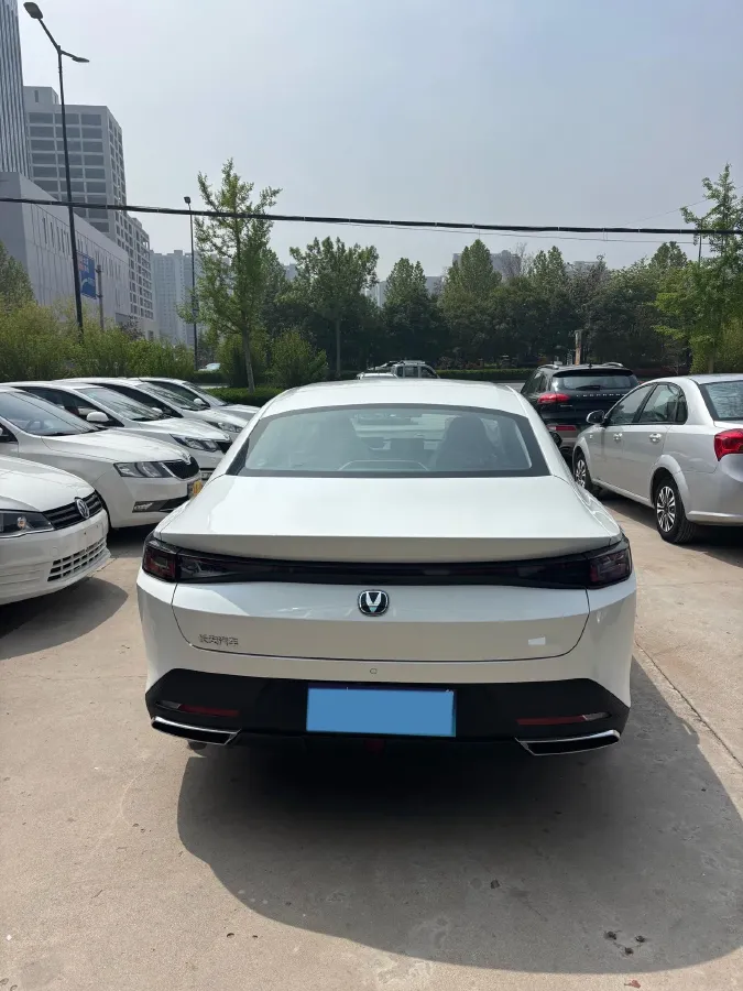 2025 ChangAn Eado 1.5T 192HP L4 7DCT,autocango,china used car exporter,china ev exporter,chinese used car exporter,chinese used ev exporter