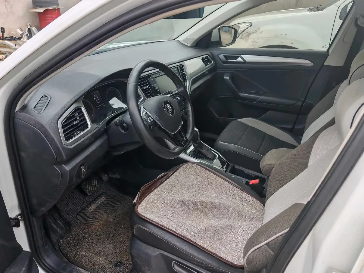 2019 Volkswagen T-Roc 1.4T 150HP L4 7DCT,autocango,china used car exporter,china ev exporter,chinese used car exporter,chinese used ev exporter