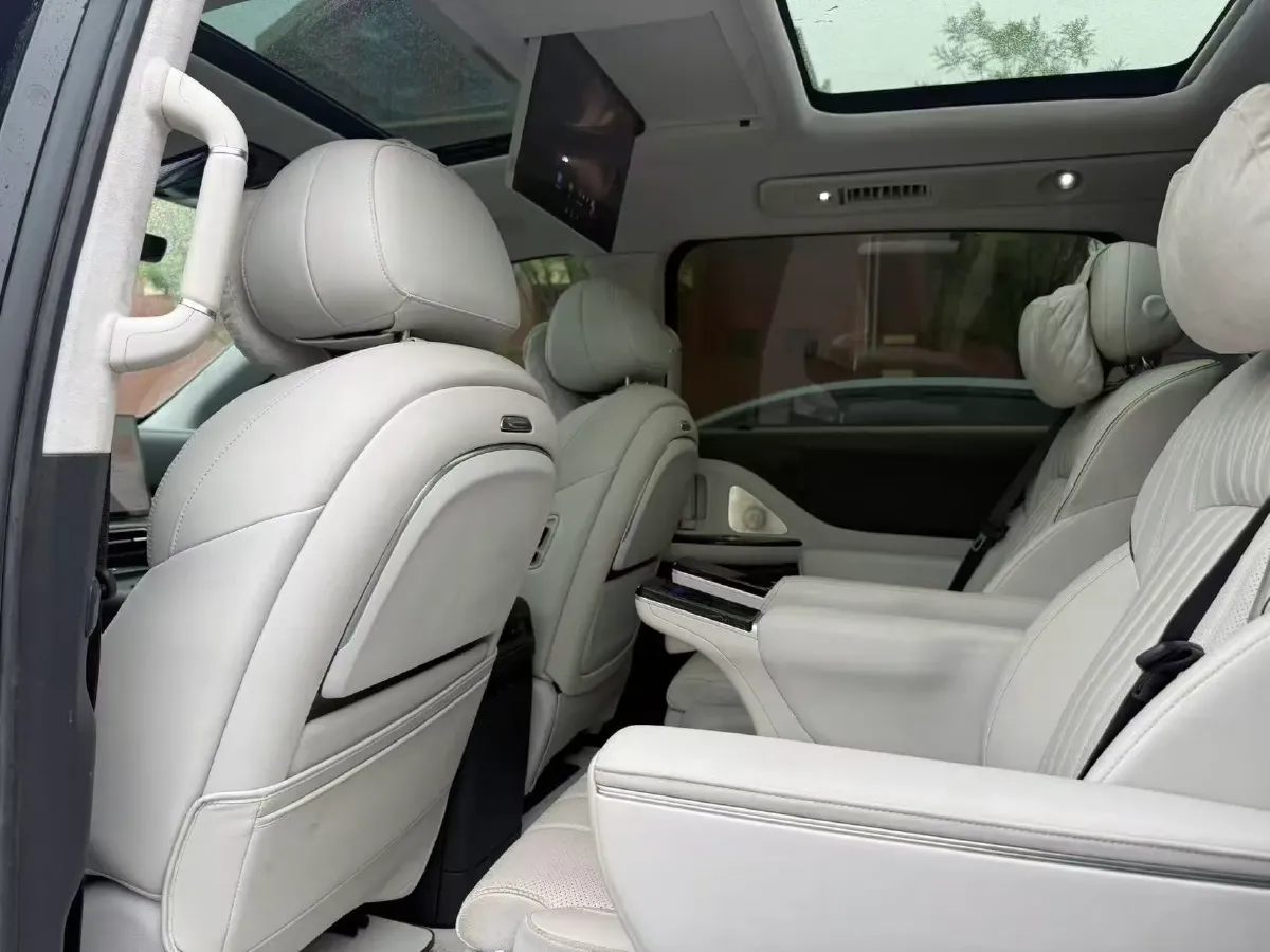 2025 Voyah Dream 1.5T 150HP L4 PHEV 41.7KWH,autocango,china used car exporter,china ev exporter,chinese used car exporter,chinese used ev exporter