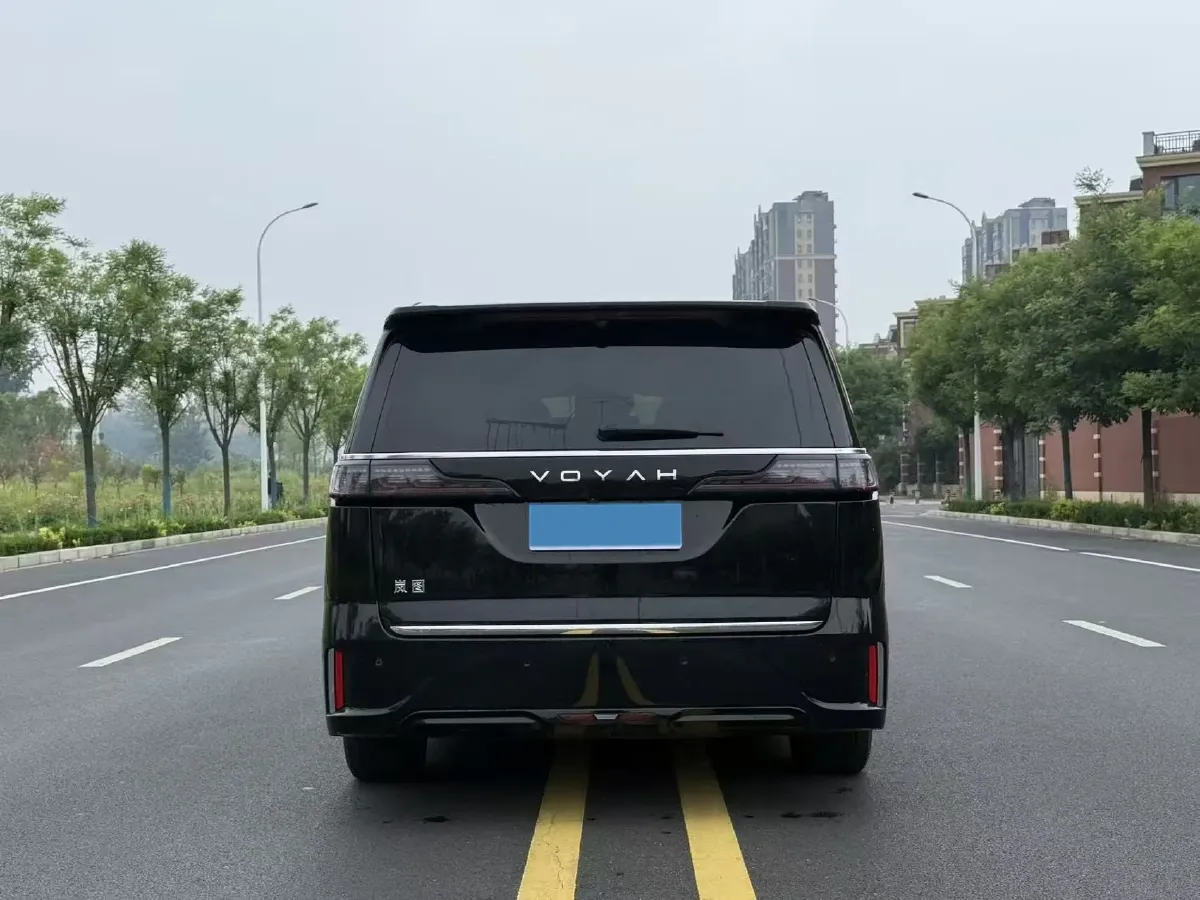 2025 Voyah Dream 1.5T 150HP L4 PHEV 41.7KWH,autocango,china used car exporter,china ev exporter,chinese used car exporter,chinese used ev exporter