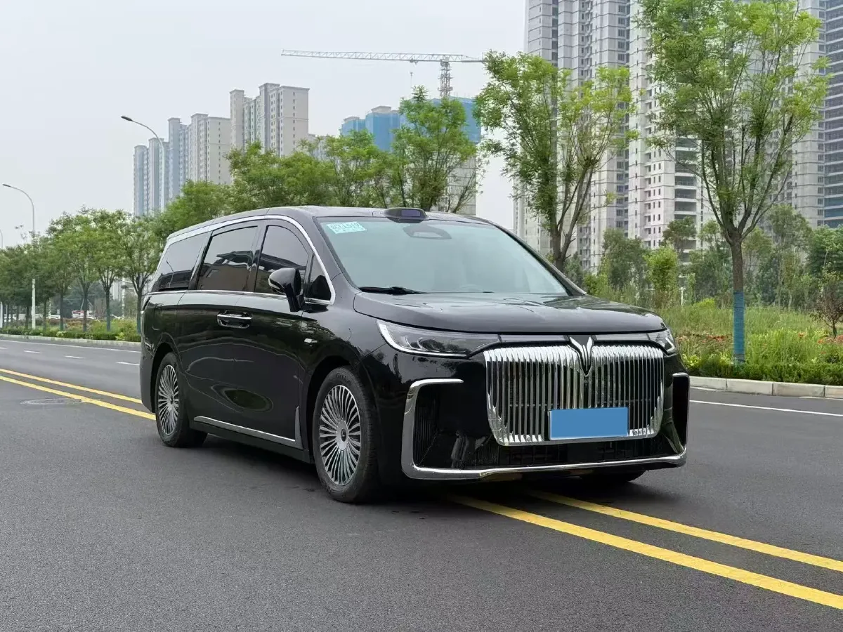 2025 Voyah Dream 1.5T 150HP L4 PHEV 41.7KWH,autocango,china used car exporter,china ev exporter,chinese used car exporter,chinese used ev exporter