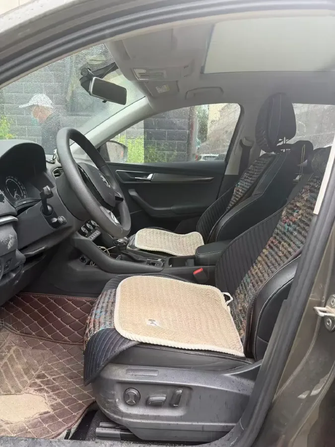 2020 Skoda Karoq 1.4T 150HP L4 7DCT,autocango,china used car exporter,china ev exporter,chinese used car exporter,chinese used ev exporter