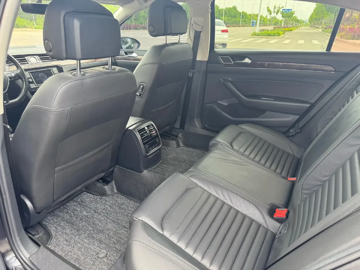 2018 Volkswagen Magotan 1.8T 180HP L4 7DCT,autocango,china used car exporter,china ev exporter,chinese used car exporter,chinese used ev exporter