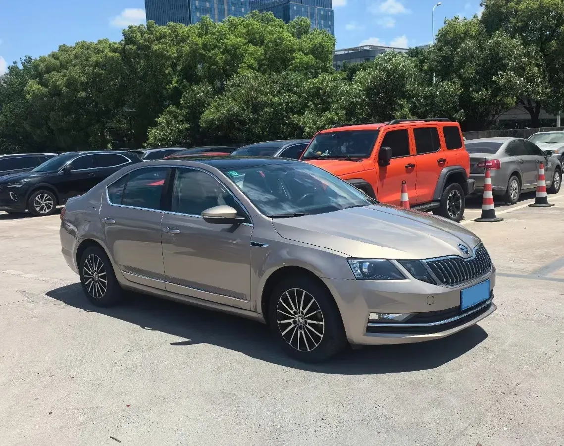 2019 Skoda Octavia 1.5L 116HP L4 6AT,autocango,china used car exporter,china ev exporter,chinese used car exporter,chinese used ev exporter