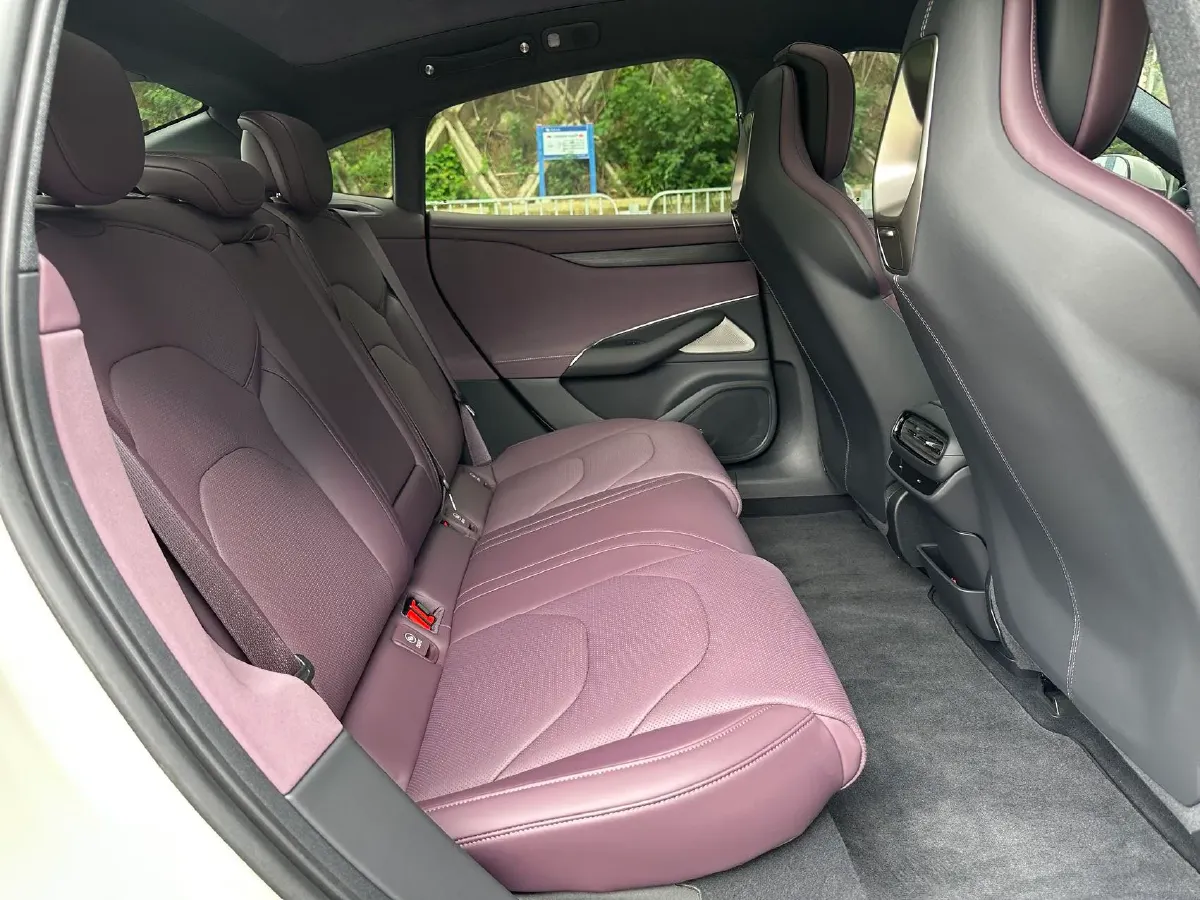 2024 MI SU7 BEV 73.6KWH,autocango,china used car exporter,china ev exporter,chinese used car exporter,chinese used ev exporter