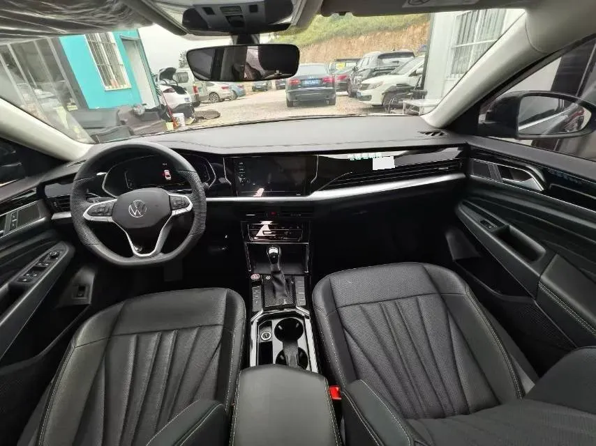 2024 Volkswagen Passat 2.0T 220HP L4 7DCT,autocango,china used car exporter,china ev exporter,chinese used car exporter,chinese used ev exporter